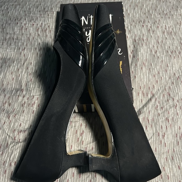 Pumps - Picture 2 of 5